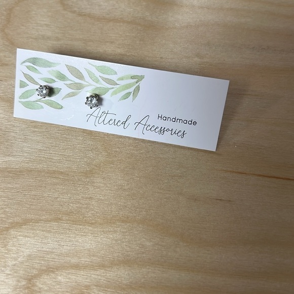 #058 Little Gem Studs - Picture 3 of 4